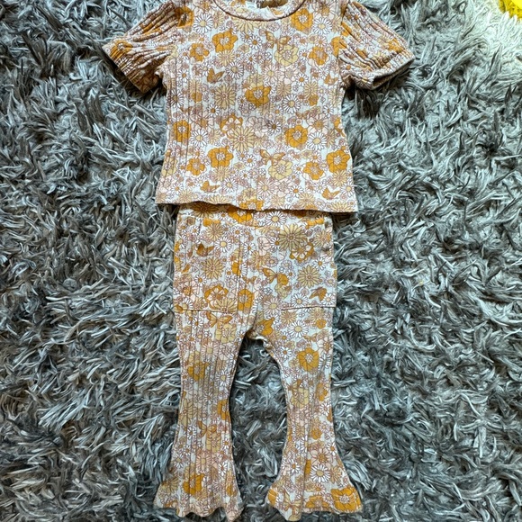 Jessica Simpson Kids Matching Set in Yellow and White Floral - Picture 1 of 6